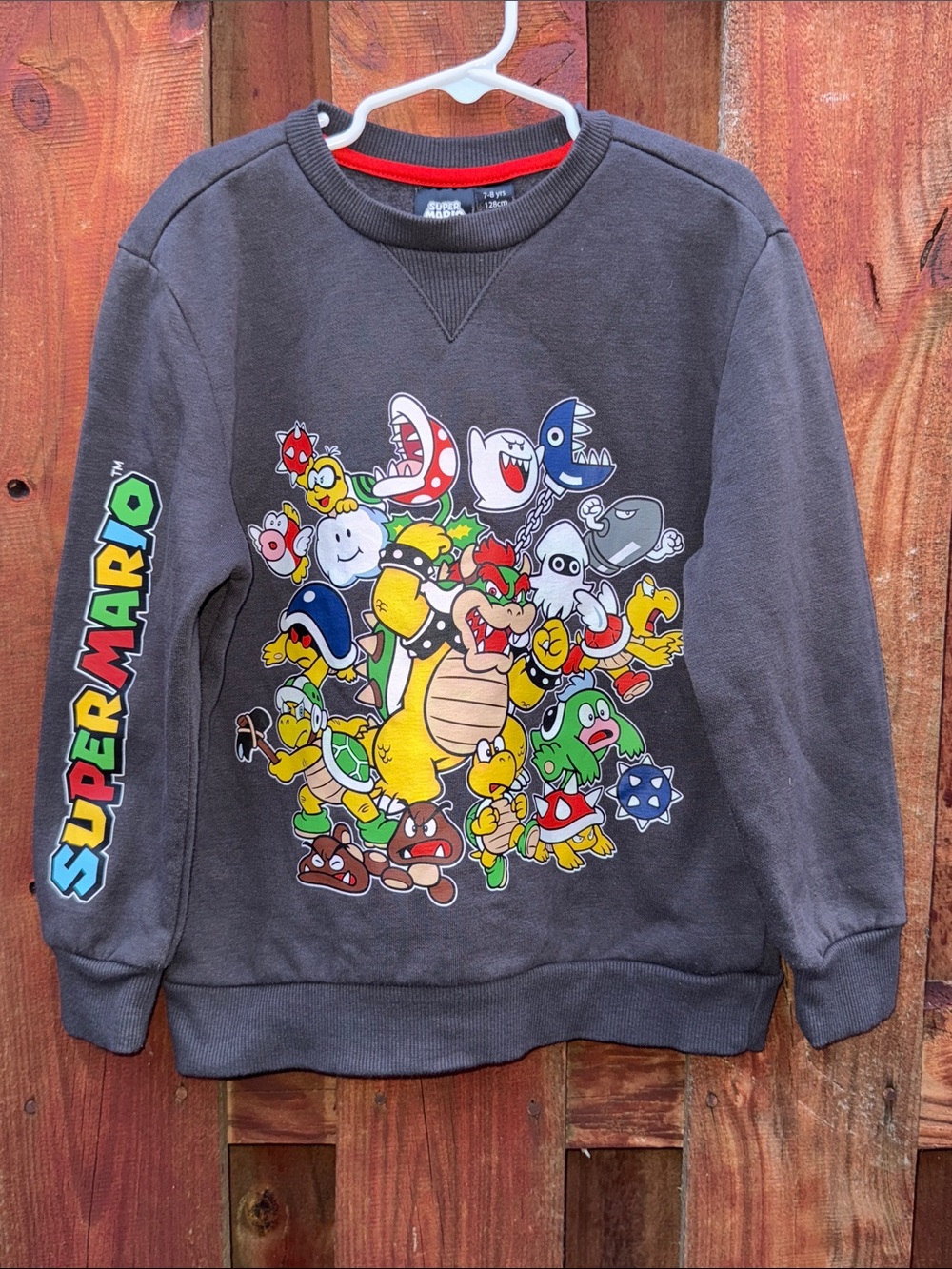 Nintendo Gray Crewneck with Multicolor Super Mario Character Graphic Size 7-8